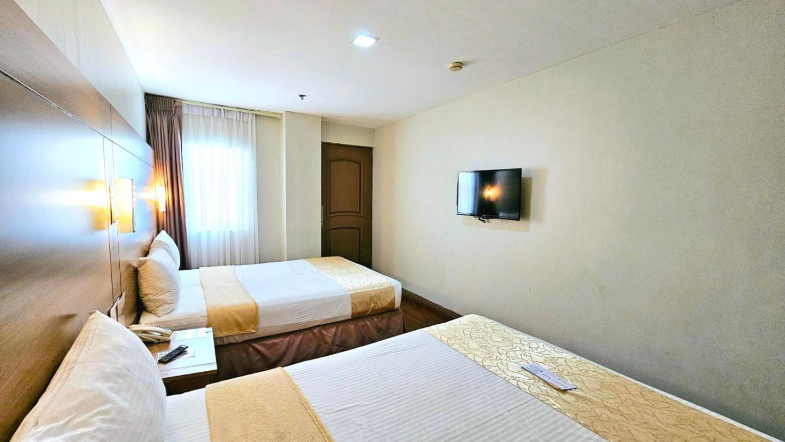 Tagaytay Hotel Sixb Tagaytay City Bagian luar foto